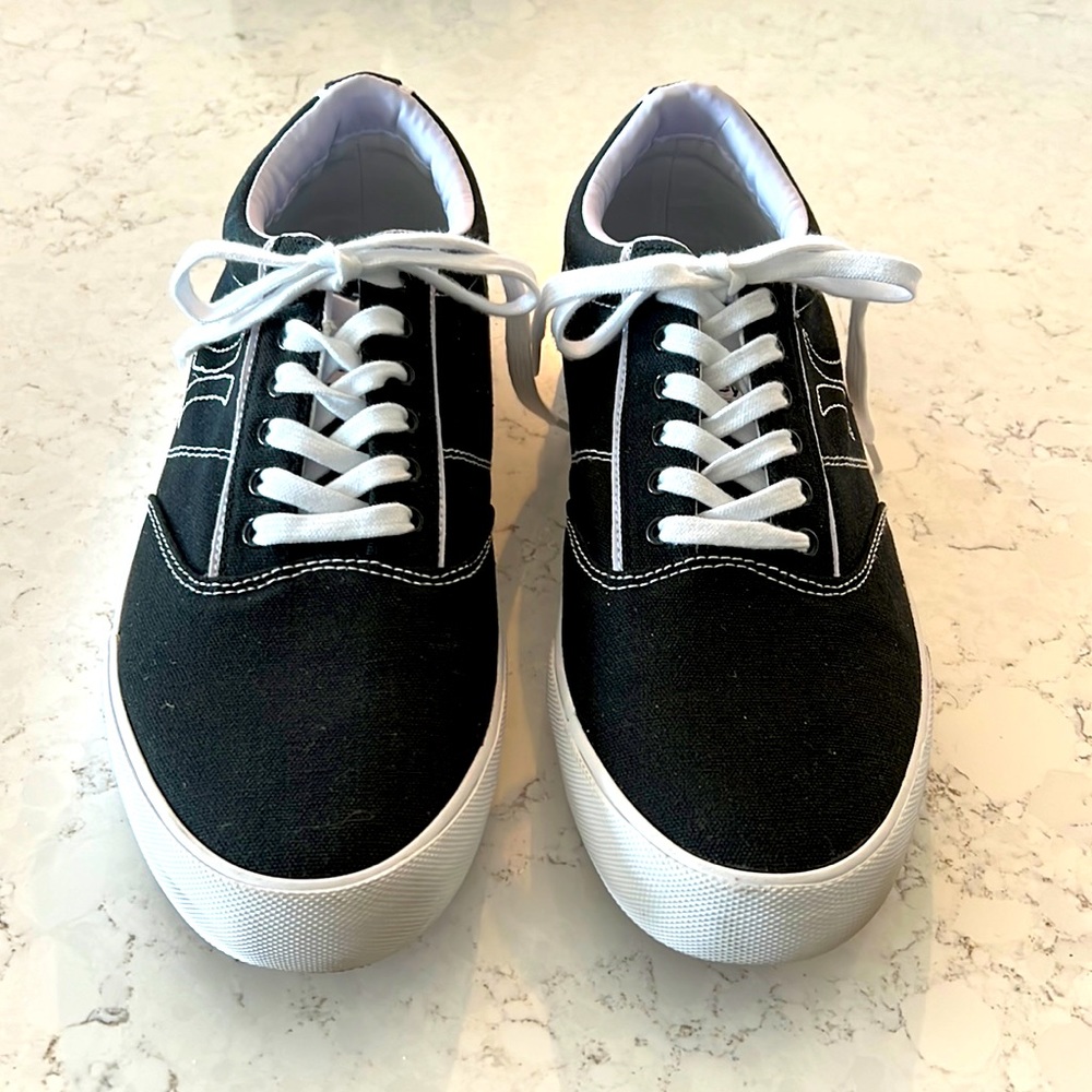 Mens Hurley boat shoes black with white laces